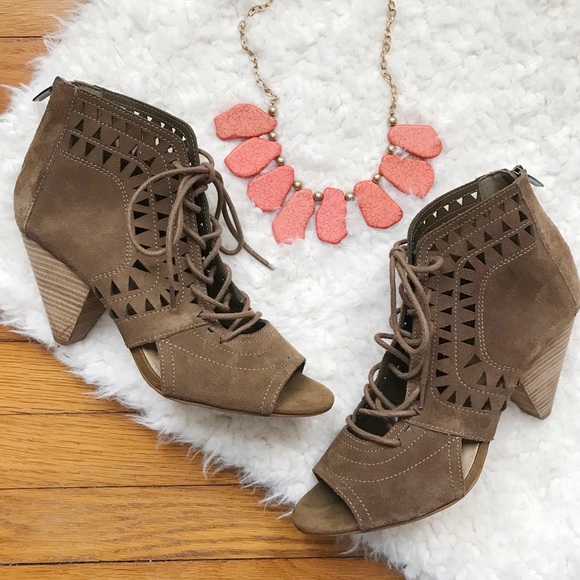 Vince Camuto Shoes - HP 2/20 • VINCE CAMUTO • peep-toe booties ⚜️